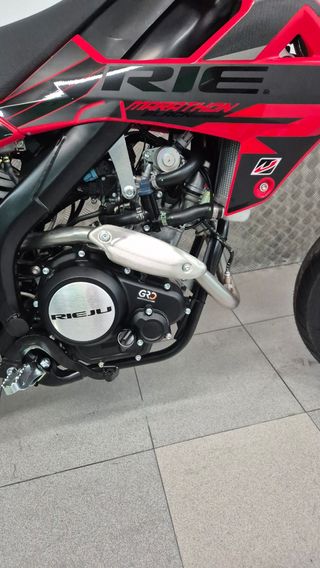 RIEJU MRT 125 SM roja