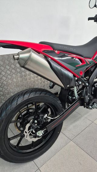 RIEJU MRT 125 SM roja