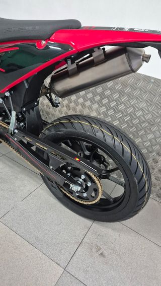 RIEJU MRT 125 SM roja