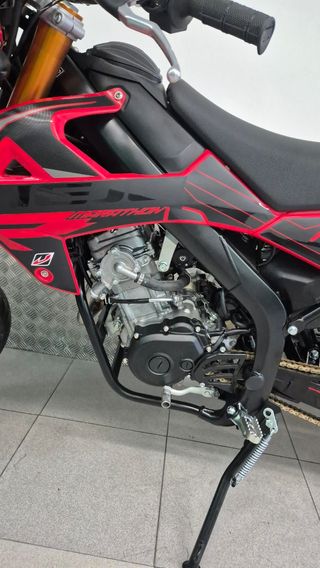 RIEJU MRT 125 SM roja