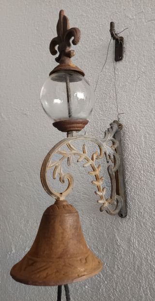 Campanella antica in ghisa