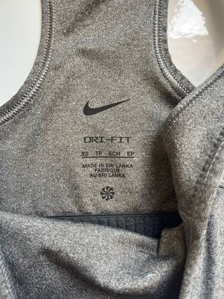 Top Nike Dri-FIT Gris - Talla XS