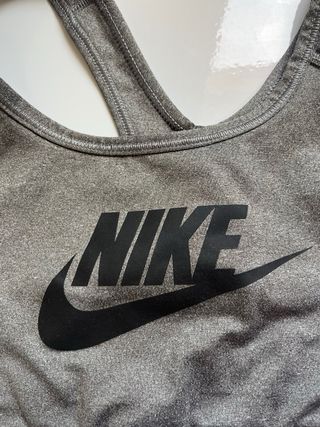 Top Nike Dri-FIT Gris - Talla XS