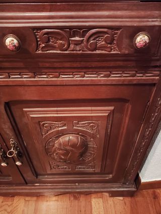 Recibidor madera tallada mármol