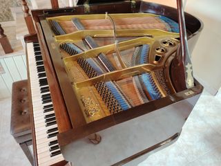 Piano de cola Lipp & Sohn