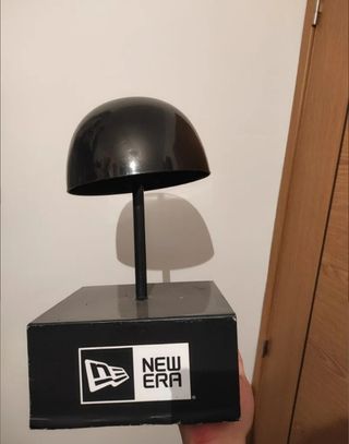 Soporte Gorra NEW ERA - Negro