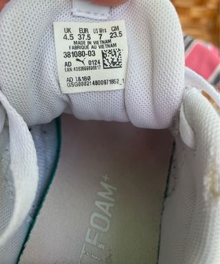 Zapatillas Puma blancas y rosadas