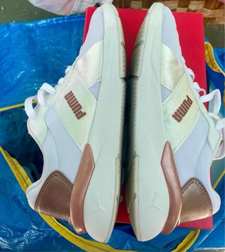 Zapatillas Puma blancas y rosadas