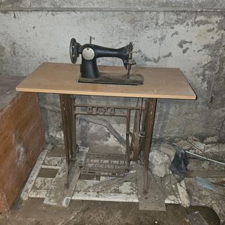 Máquina coser Alfa antigua