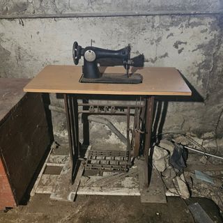 Máquina coser Alfa antigua