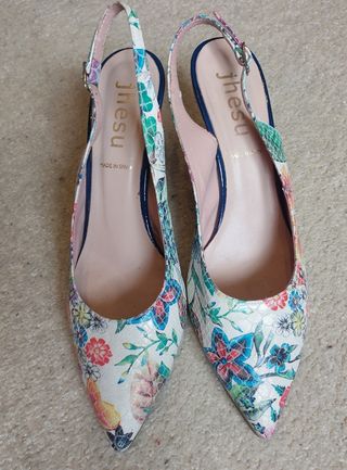 ZAPATOS MULTICOLOR TACÓN AZUL