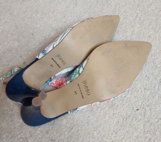 ZAPATOS MULTICOLOR TACÓN AZUL