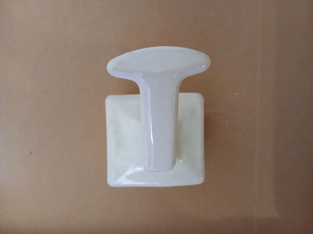 Jabonera y colgador de porcelana antiguos