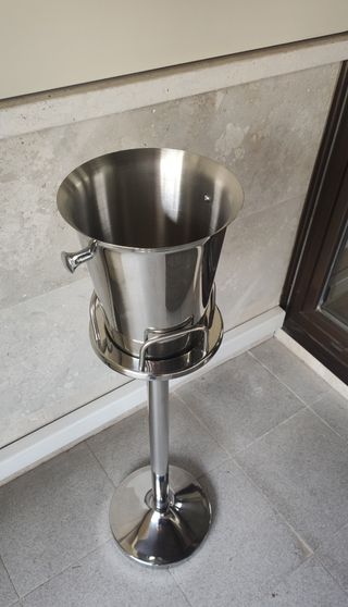 Cubitera/Champanera con soporte. NUEVA Sin usar