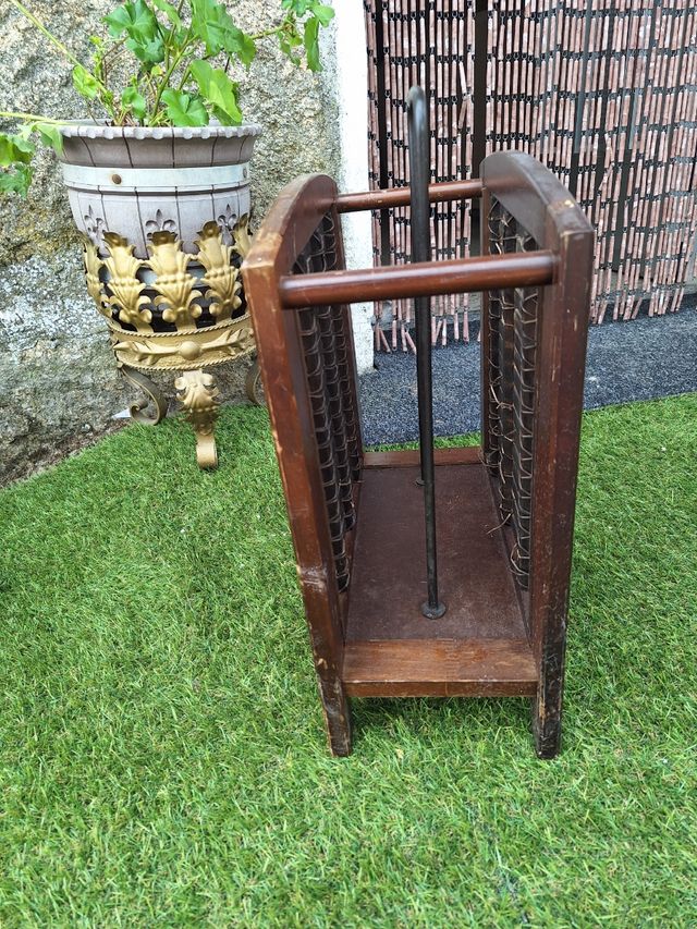 Revistero vintage in bambù e legno