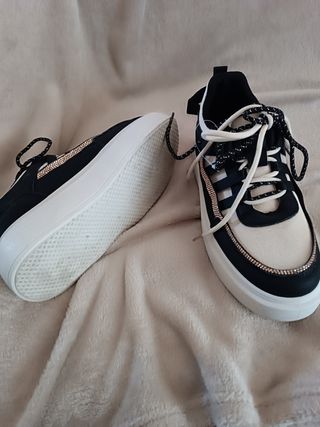 Sneakers donna bianche e nere
Colore
Nero
Esterno
