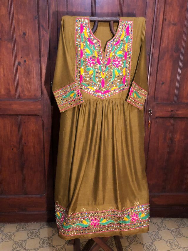Vestido afgano vintage, con foulard