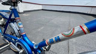 Bicicleta BH clásica azul
