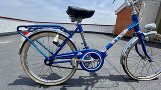 Bicicleta BH clásica azul