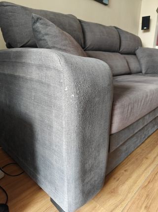 Sofá 3 plazas gris + reposapiés