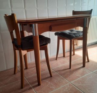 Mesa cocina+ 2 sillas madera