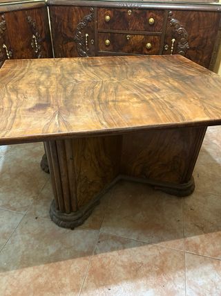 Aparadores  antiguo de madera y mesa