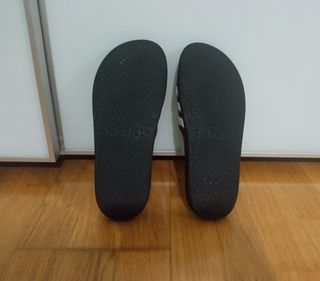 Chanclas Adidas unisex - blancas y negras