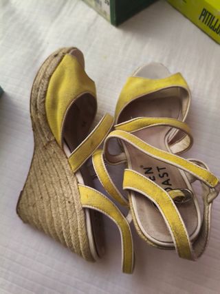 Zapatos cuña amarillos mujer