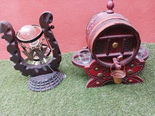 Decoración rústica: barril licorera y lámpara