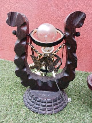 Decoración rústica: barril licorera y lámpara