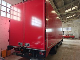 Mercedes Atego 818 camión caja