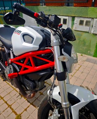 Ducati Monster 796/696