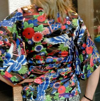 Blusa kimono estampada flores