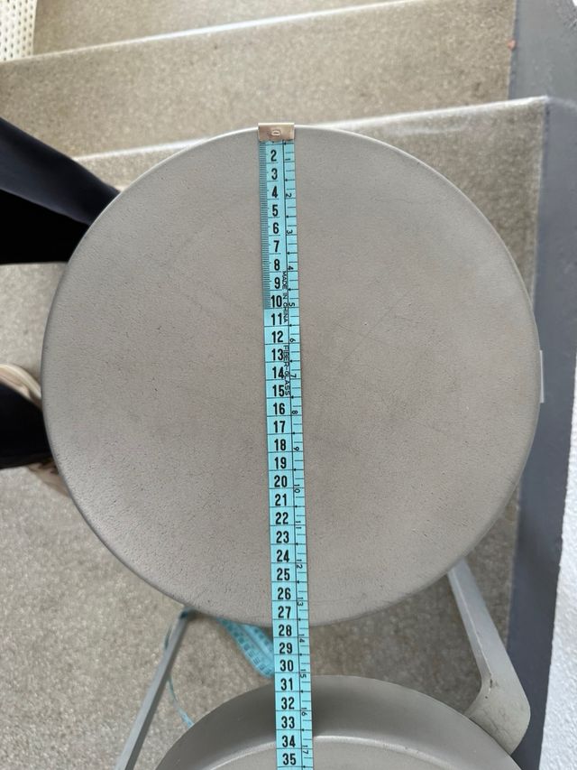 2 sgabelli metallici industriali impilabili