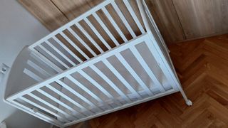 Cuna bebé con ruedas + colchón