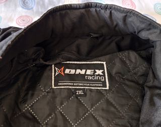 Chaqueta moto OneX Racing negra.