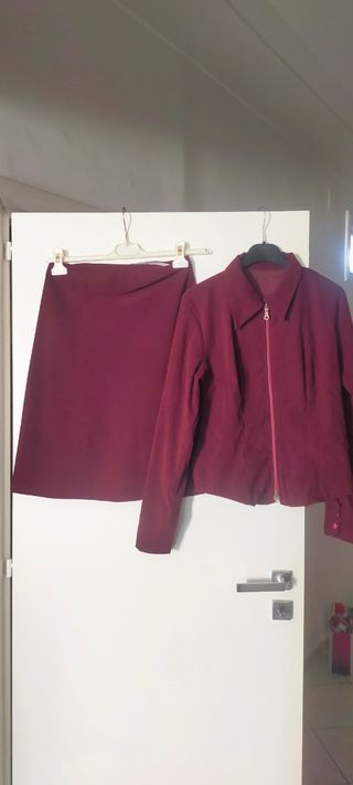Completo giacca e gonna rosso
