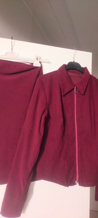 Completo giacca e gonna rosso