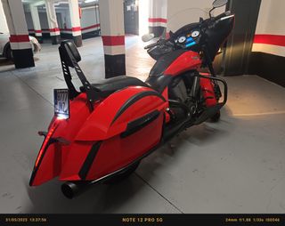 Victory Cross Country roja