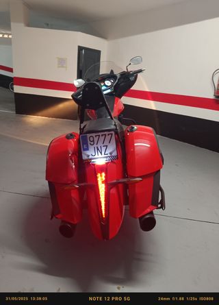 Victory Cross Country roja