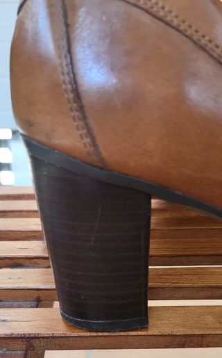 Zapatos tacón piel marrón