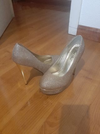 Zapatos tacón dorado 38