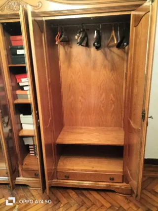 Armario madera castaño 5 puertas  dobles y 3 cajo