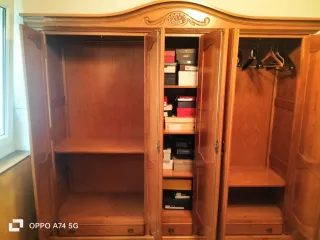 Armario madera castaño 5 puertas  dobles y 3 cajo