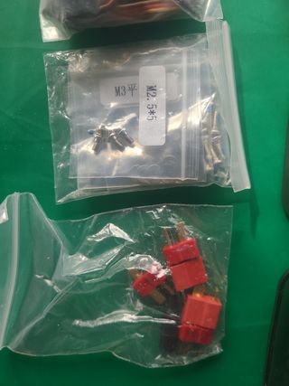 Set cableado servos, conectores y tornillos