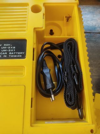Radio vintage Renault Ranger-1 gialla