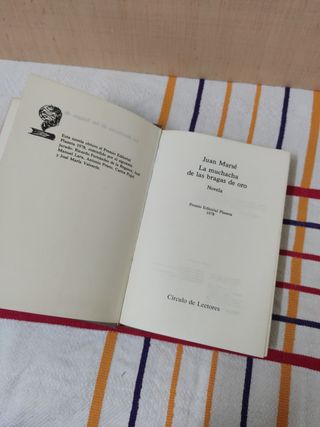 La muchacha de las bragas de oro / Los invitados