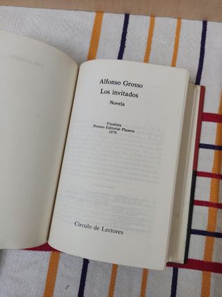 La muchacha de las bragas de oro / Los invitados