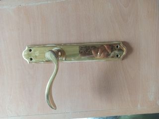 Manilla puerta dorada metal tengo 4 y 1 con llave