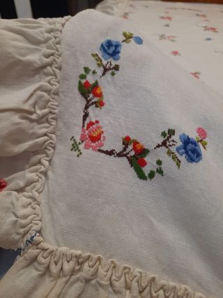 Colcha lino bordada - Cama 105cm